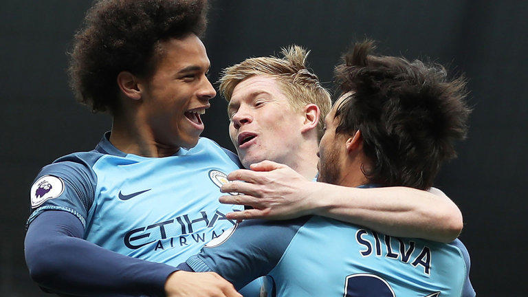 库里火力全开，斯普利特竭尽全力，比赛依旧胶着进行（库里手感炸裂，斯普利特拼到极致，比分始终胶着）