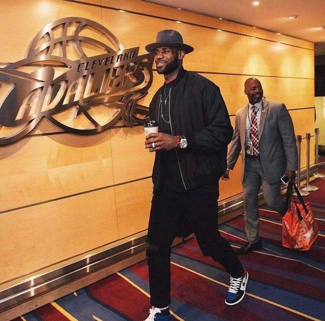 队报：西班牙国家队与巴萨之间关系因亚马尔伤病问题变得紧张（队报：亚马尔伤病风波令西班牙队与巴萨关系趋紧）