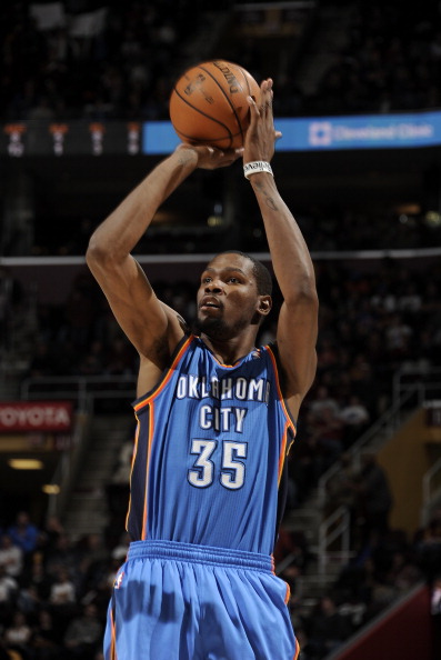 报价超十亿英镑，英媒：派拉蒙获得四年在英国的欧冠转播权（英媒称派拉蒙斥资逾10亿英镑拿下英国欧冠四年转播权）